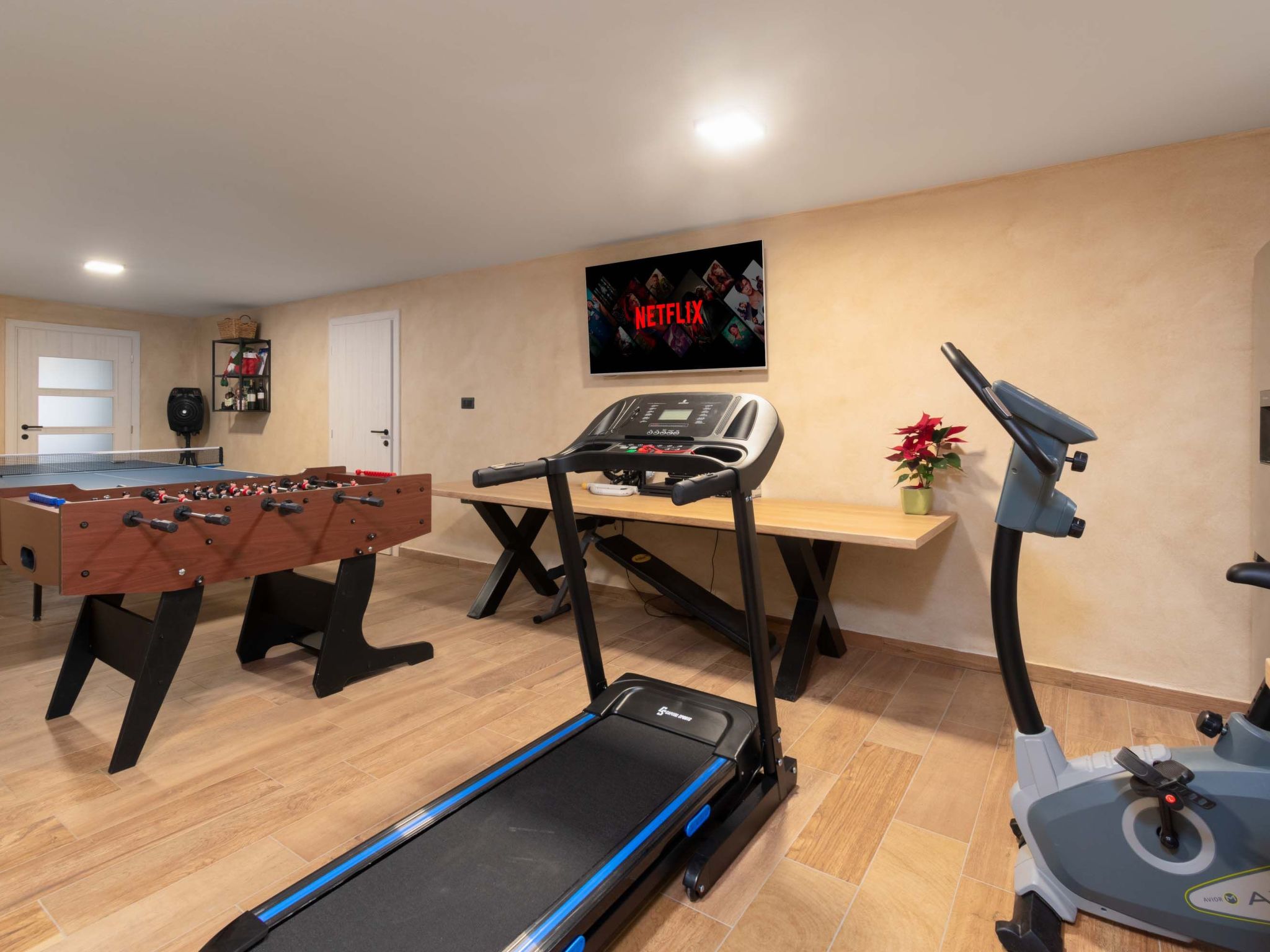 Modern 300m² Villa - King Beds and Leisure Zone-Binnen