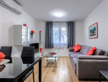 Sfeervol vakantiehuis in hartje Poreč, op 100 meter van zee - thumbnail 1