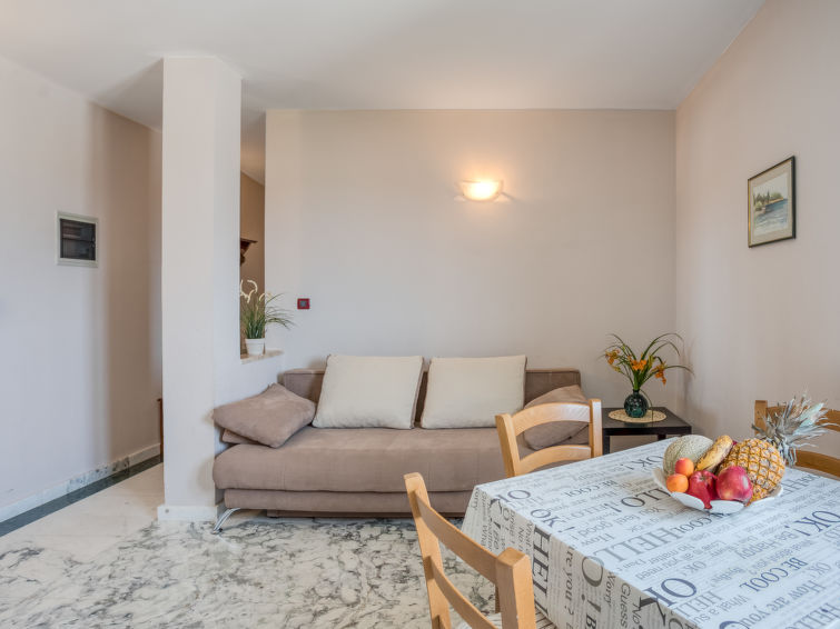 Op 500 m van zee: Comfortabel appartement Daria in Poreč in Poreč