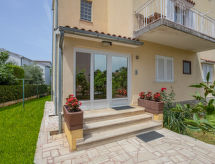 Appartement Daria: Zonnig verblijf op 500 meter van zee in Poreč - thumbnail 1