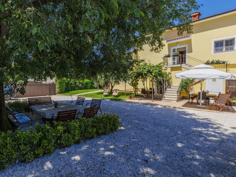 2-persoons appartement in Poreč met verwarmd zwembad en wellness in Poreč