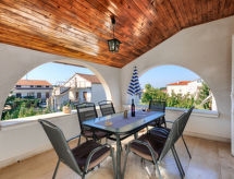 Zonovergoten vakantiehuis Ivanka nabij zee en centrum Poreč voor 6 personen - thumbnail 2