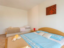 Ruim appartement in Tar met zwembad, tuin en vlakbij zee voor 8 personen - thumbnail 3
