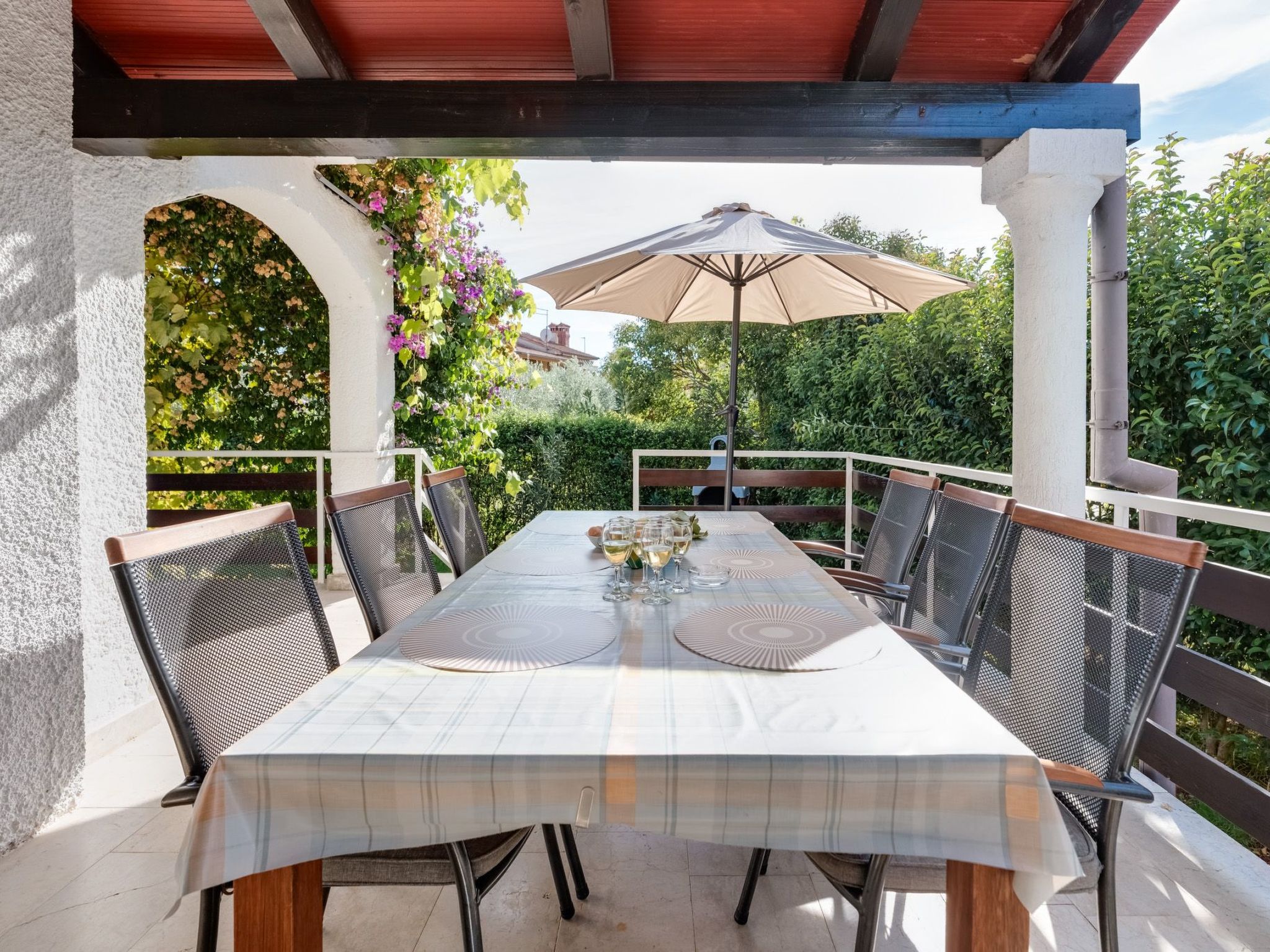 Mit Pool, großer Garten-Image-tags.info