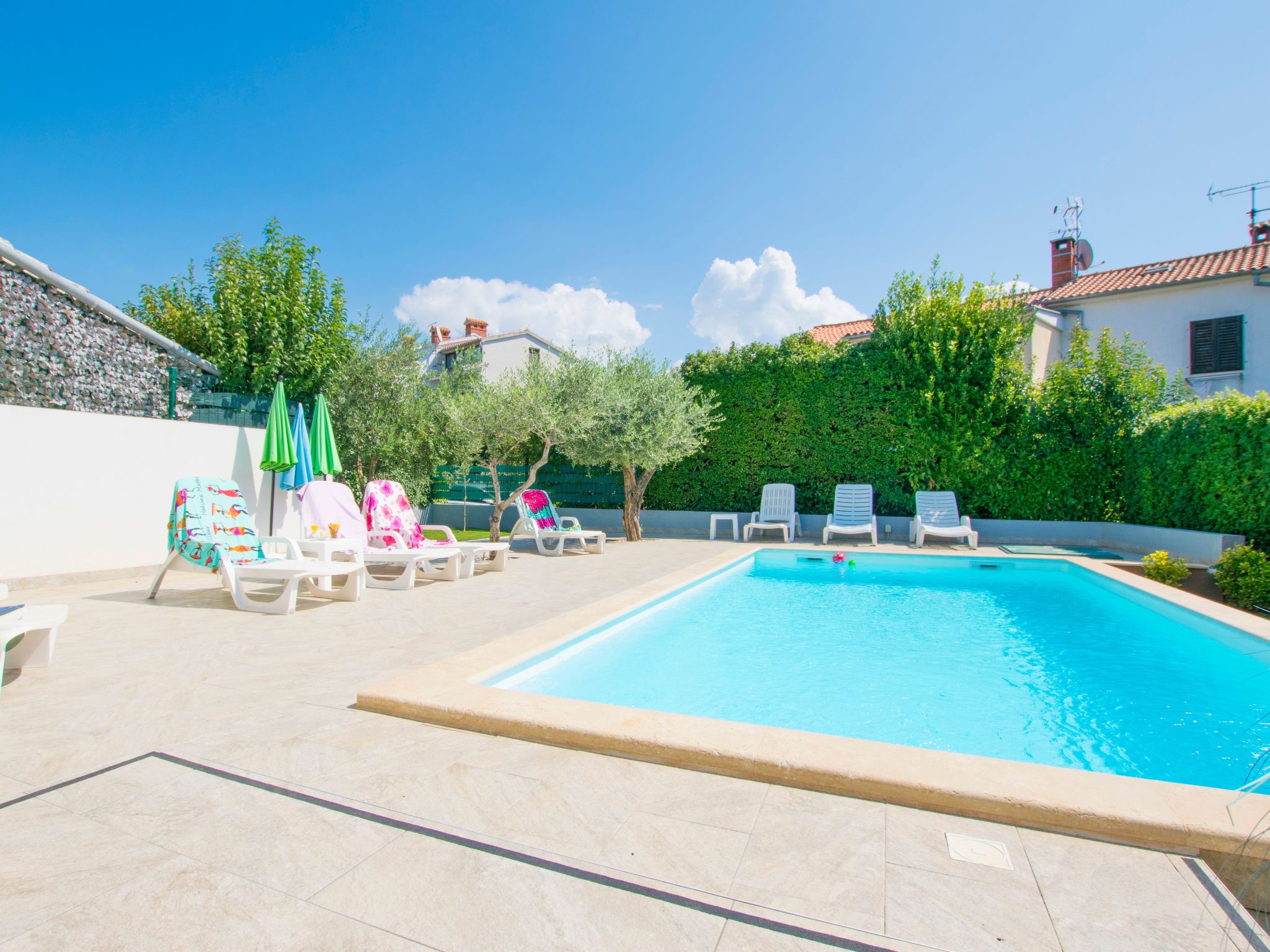 Mit Pool, großer Garten-Image-tags.info