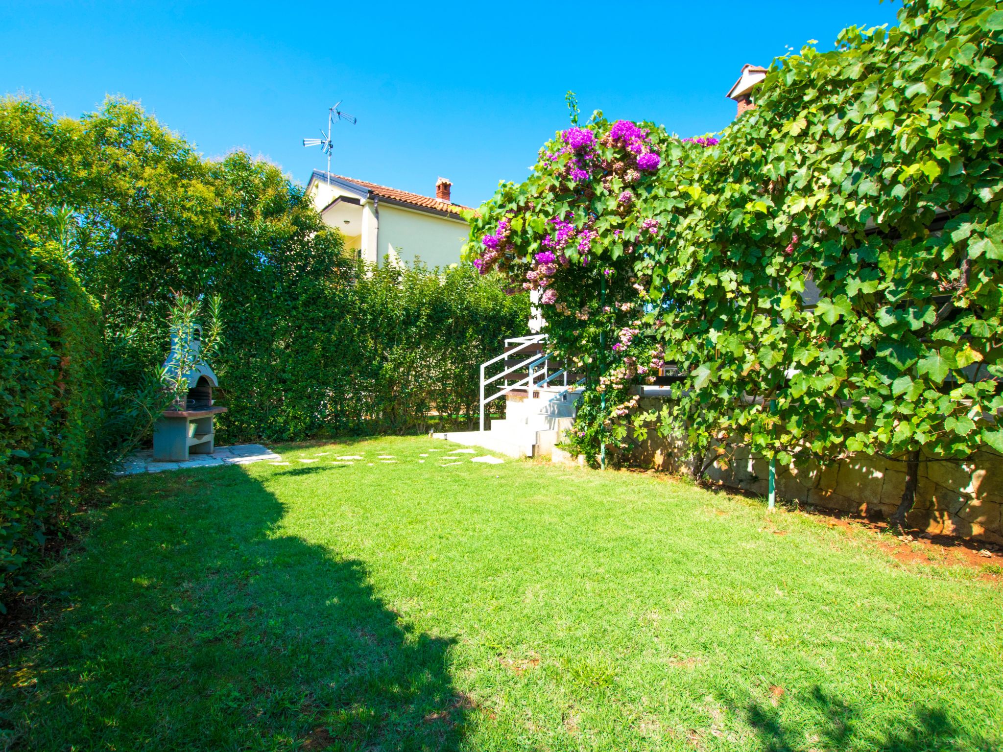 Mit Pool, großer Garten-Image-tags.info