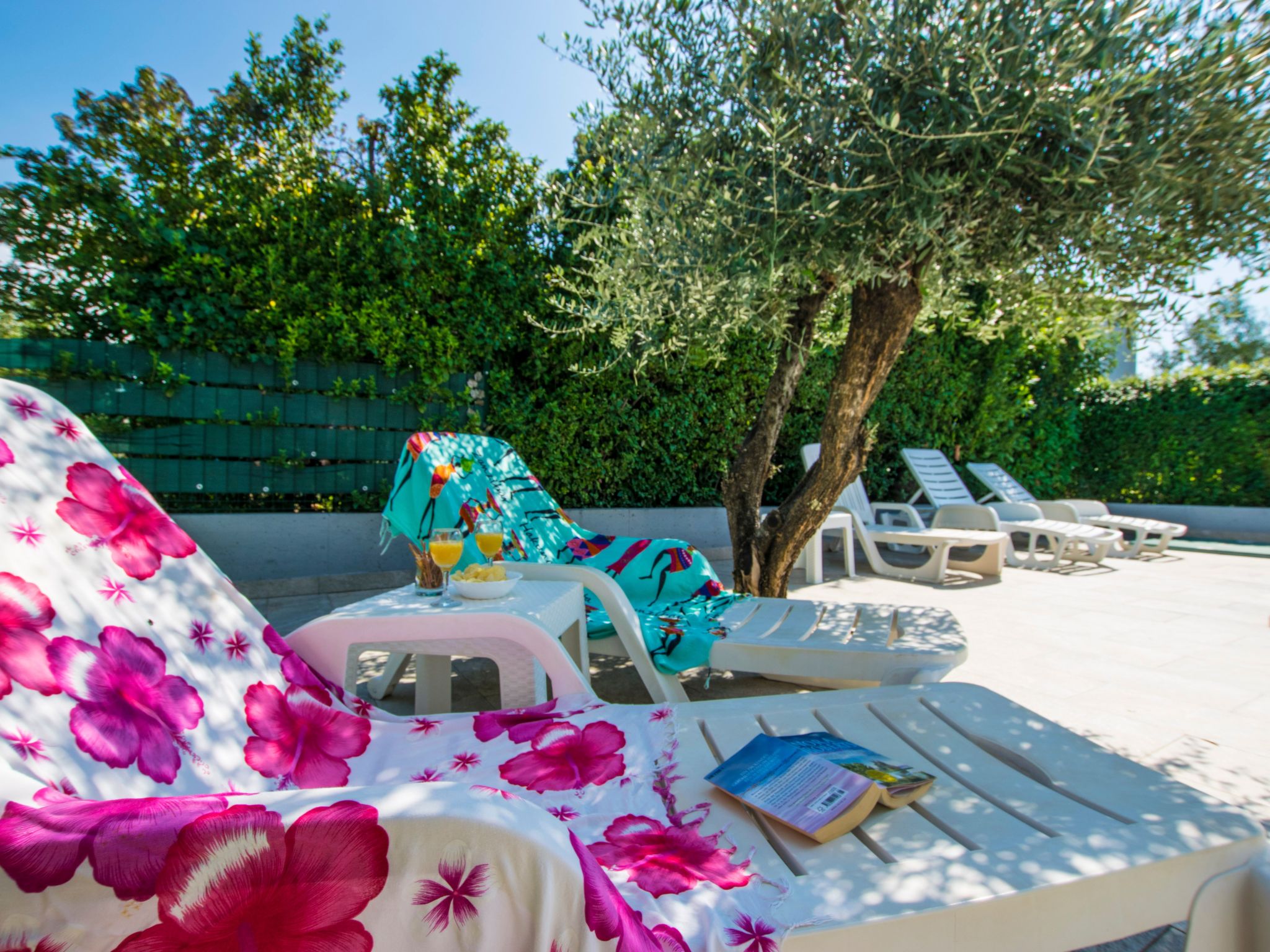 Mit Pool, großer Garten-Image-tags.info