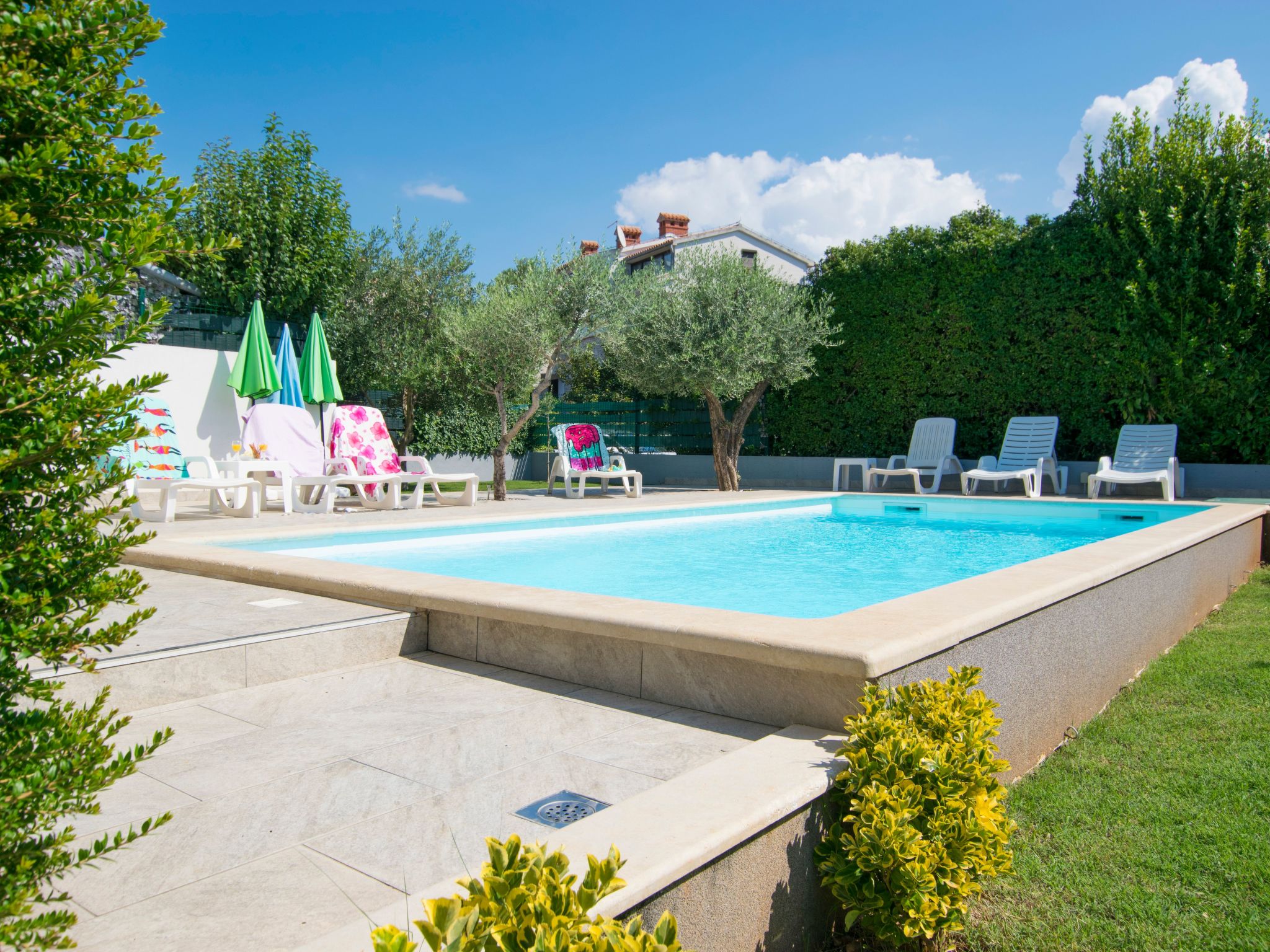 Mit Pool, großer Garten-Image-tags.info