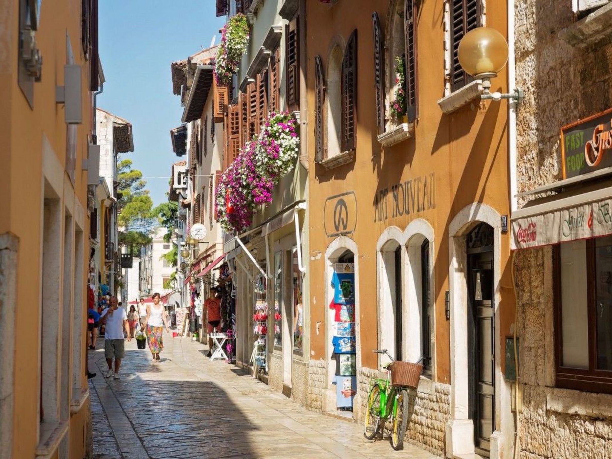 Mit Pool, großer Garten-Image-tags.info