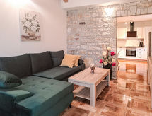 Vrijstaande vakantiewoning Glavica met privézwembad in groene omgeving bij Poreč - thumbnail 3