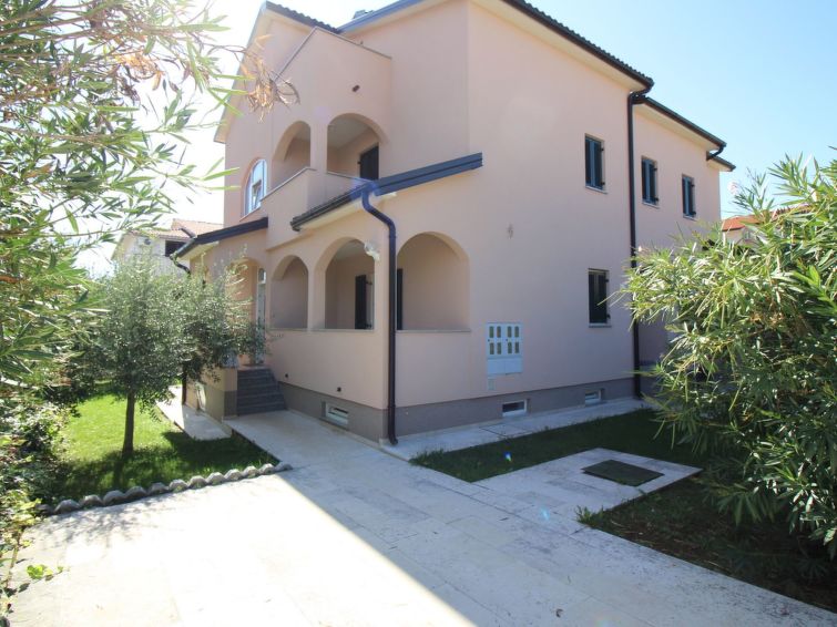 Iko 1  in Porec mit Terrasse