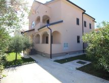 Iko 1  in Porec mit Terrasse
