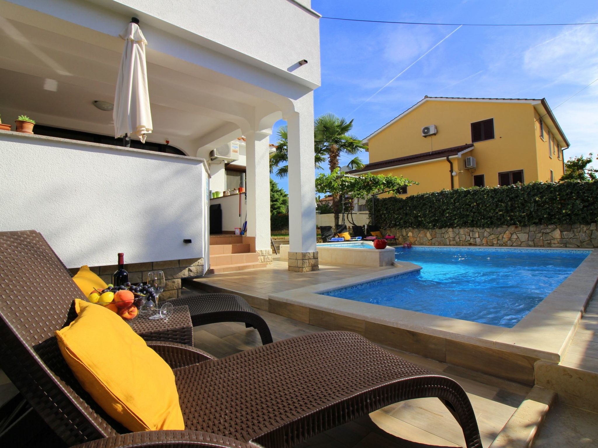 Photo of Lili mit Pool, Grill und Parkplatz