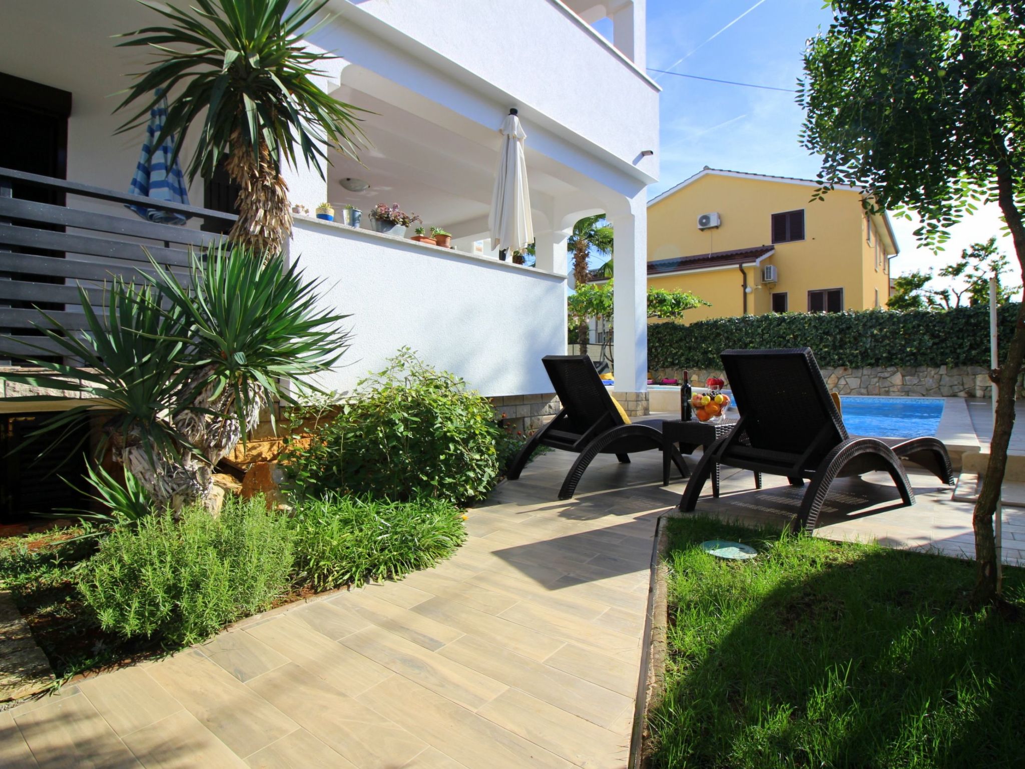 Photo of Lili mit Pool, Grill und Parkplatz