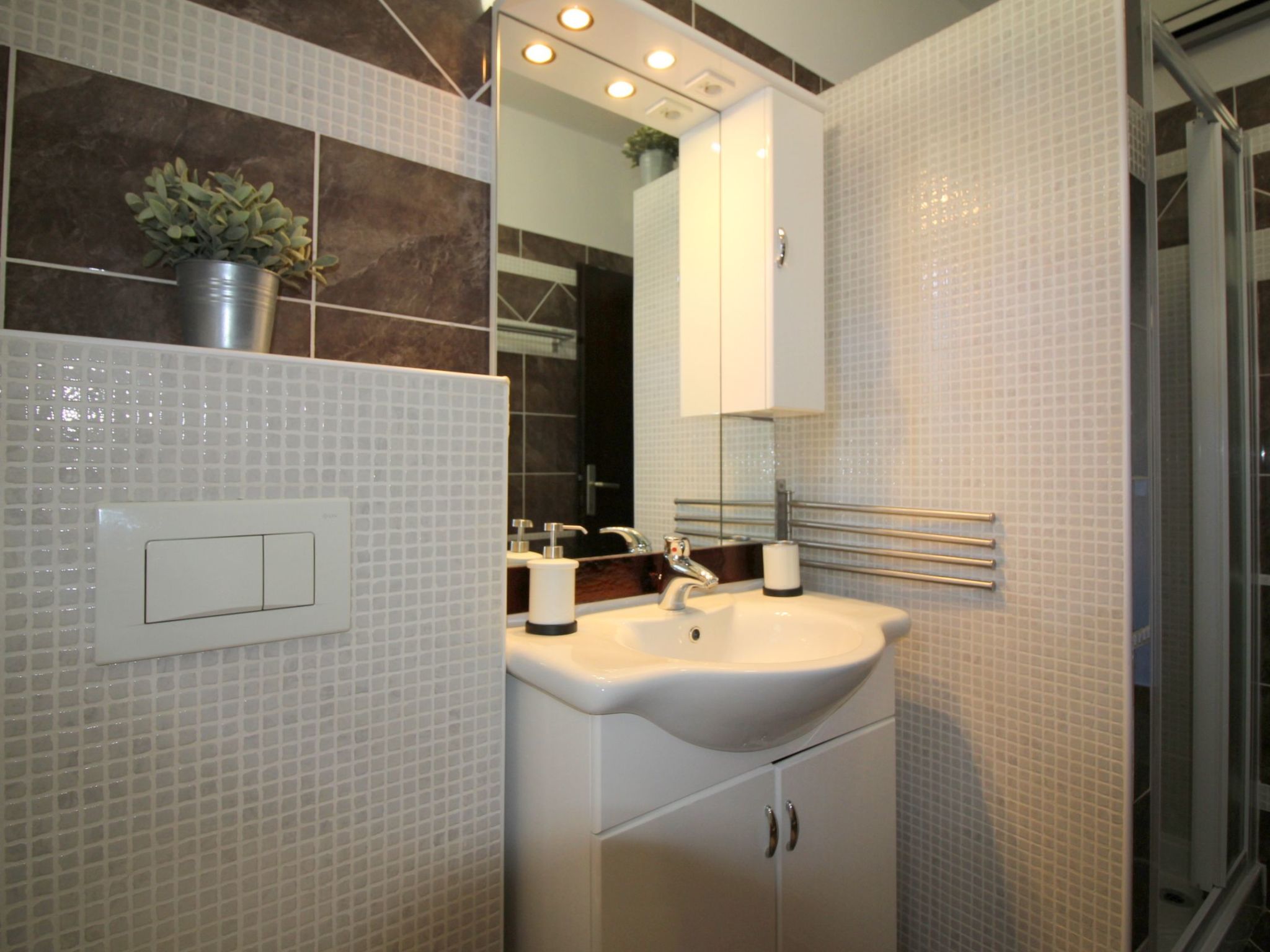 Photo of Lili mit Pool, Grill und Parkplatz