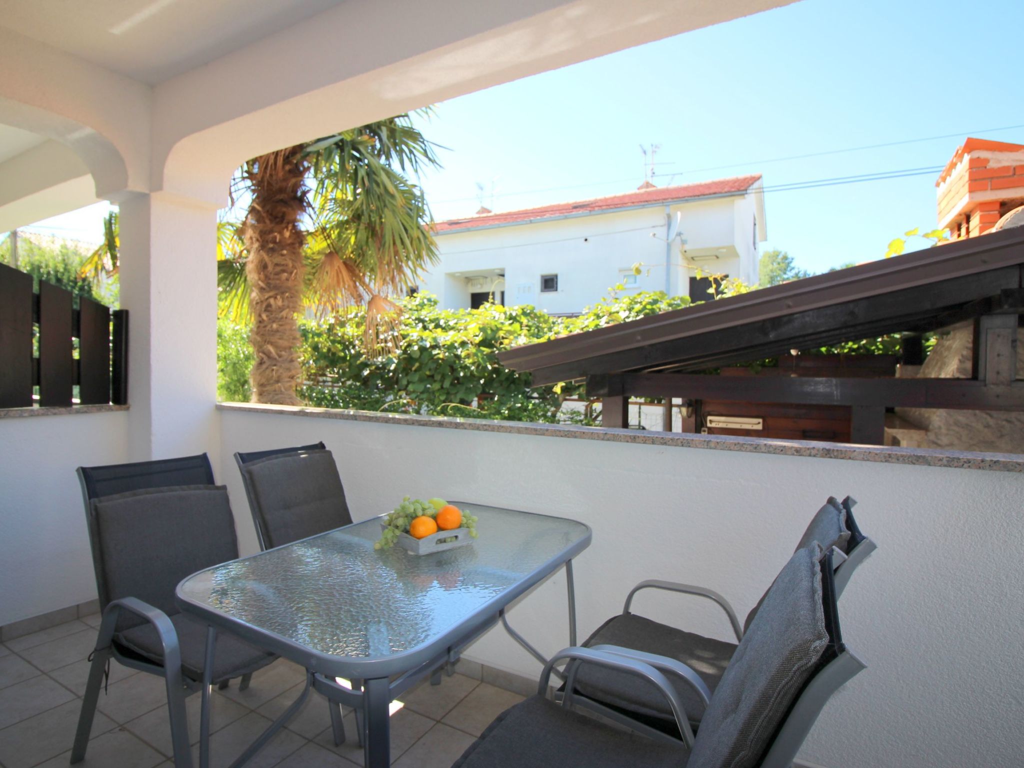 Photo of Lili mit Pool, Grill und Parkplatz