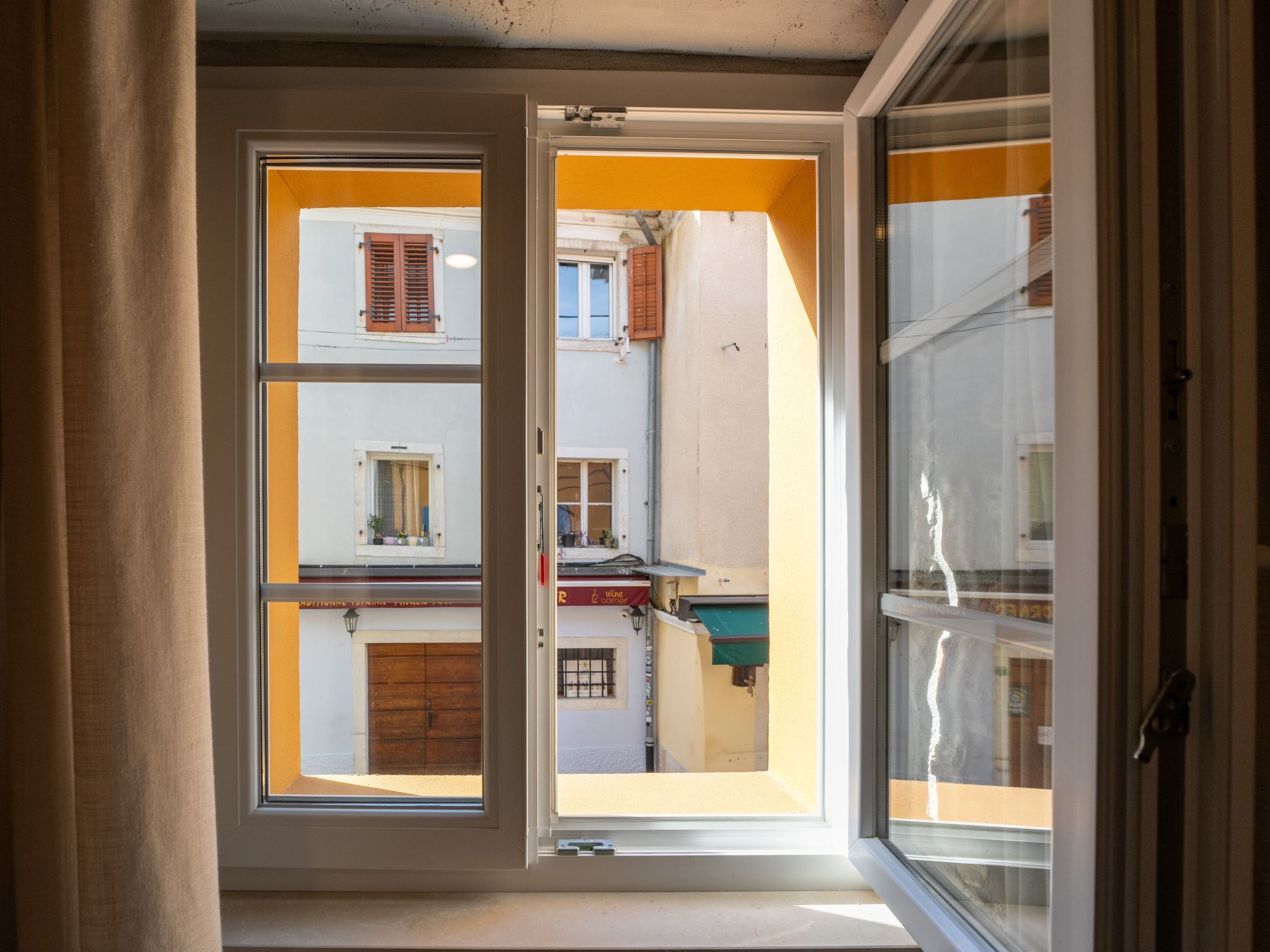 Piazzetta Studio-Dedans