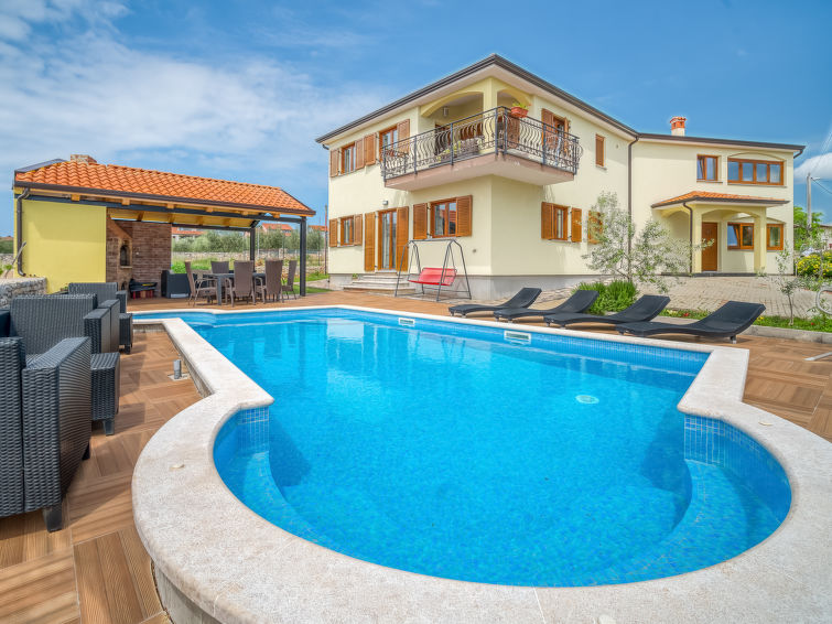 Centraal gelegen ruim appartement in Tar nabij Poreč in Poreč/Tar