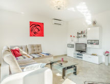 Ruim appartement met zwembad en tuin op 200m van centrum Tar - thumbnail 2