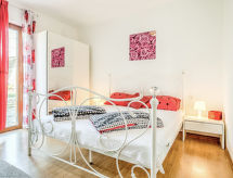 Ruim appartement met zwembad en tuin op 200m van centrum Tar - thumbnail 4