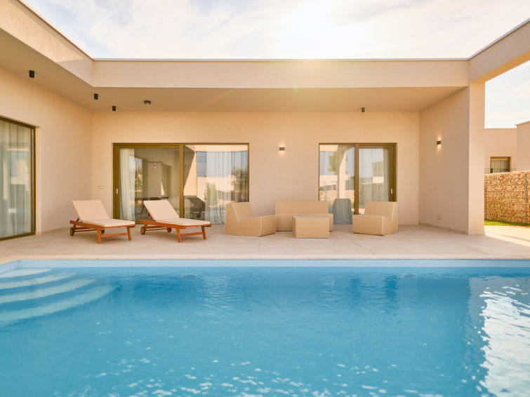 Op 400m van zee: Vrijstaand vakantiehuis met privézwembad in Poreč/Tar · 6 pers. in Poreč/Tar