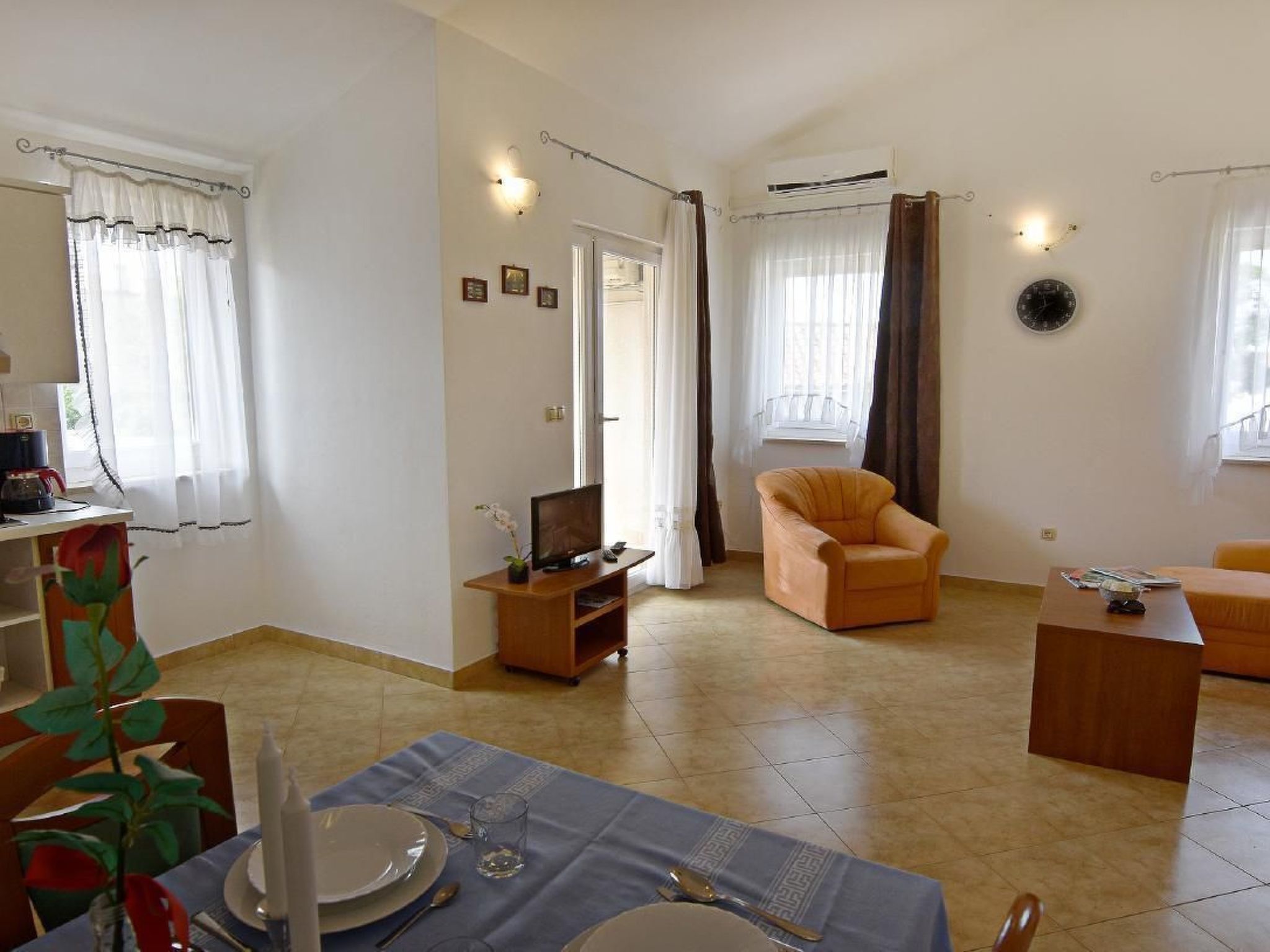 Noemi1-Image-tags.info