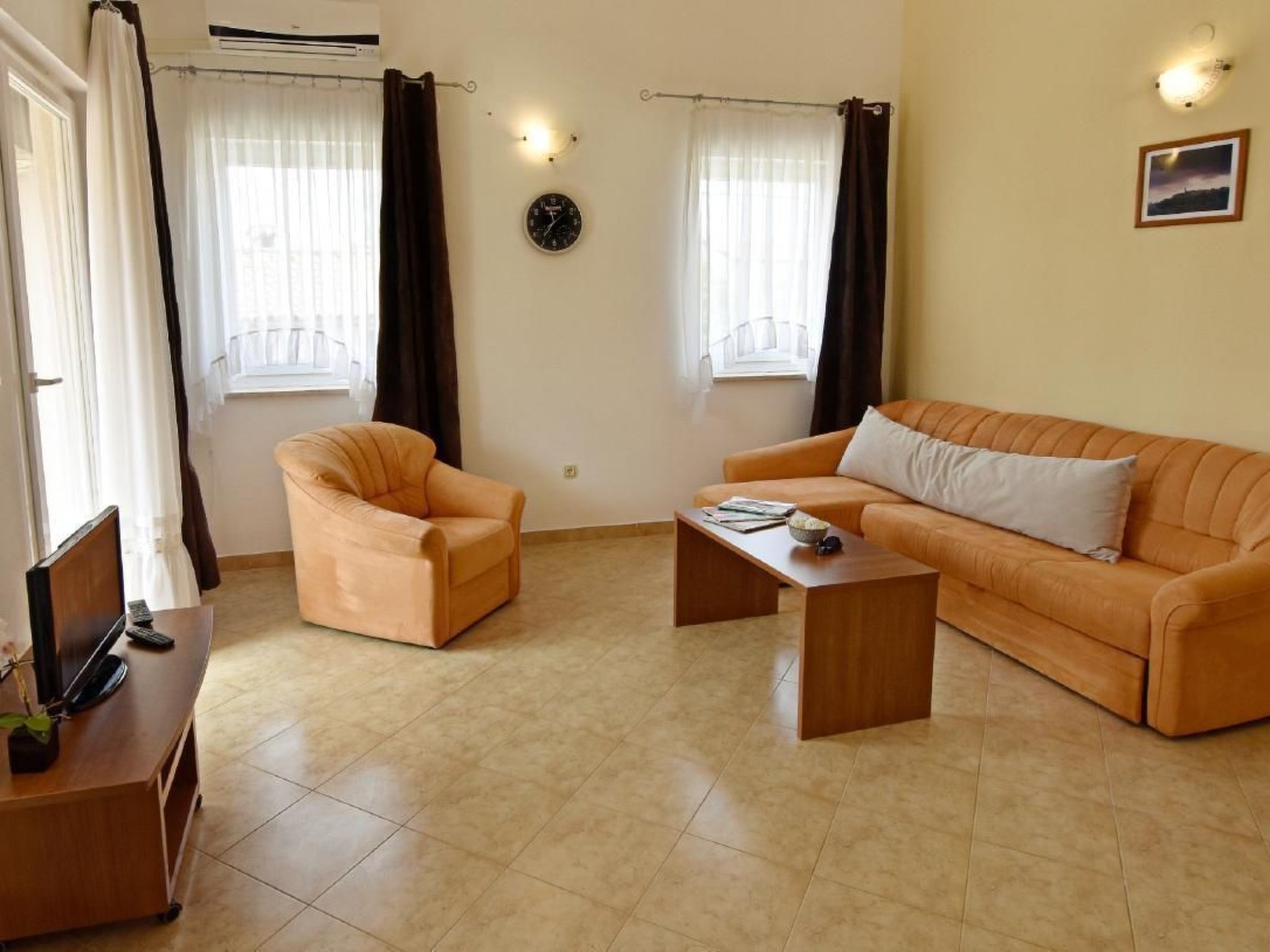 Noemi1-Image-tags.info