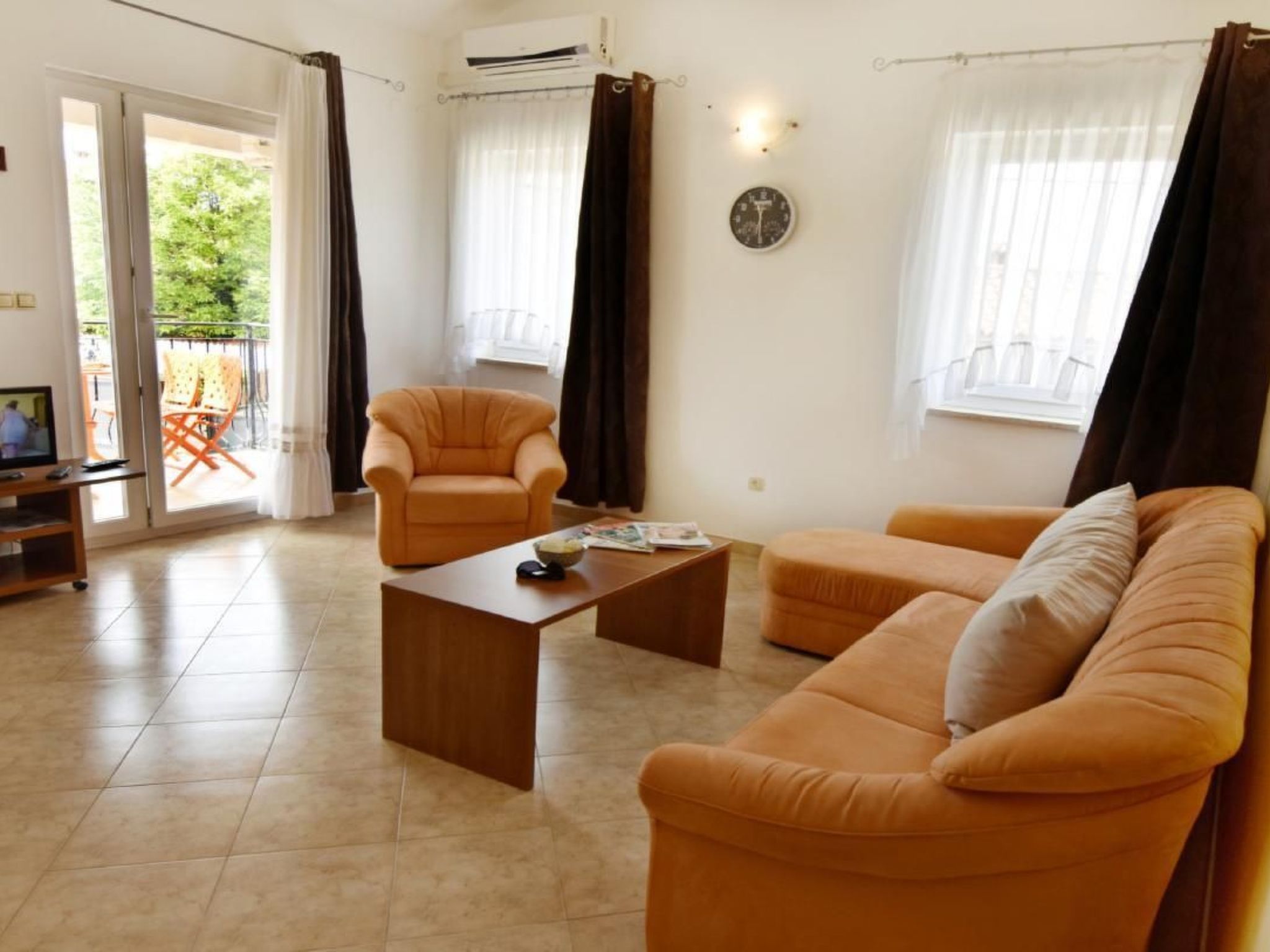 Noemi1-Image-tags.info