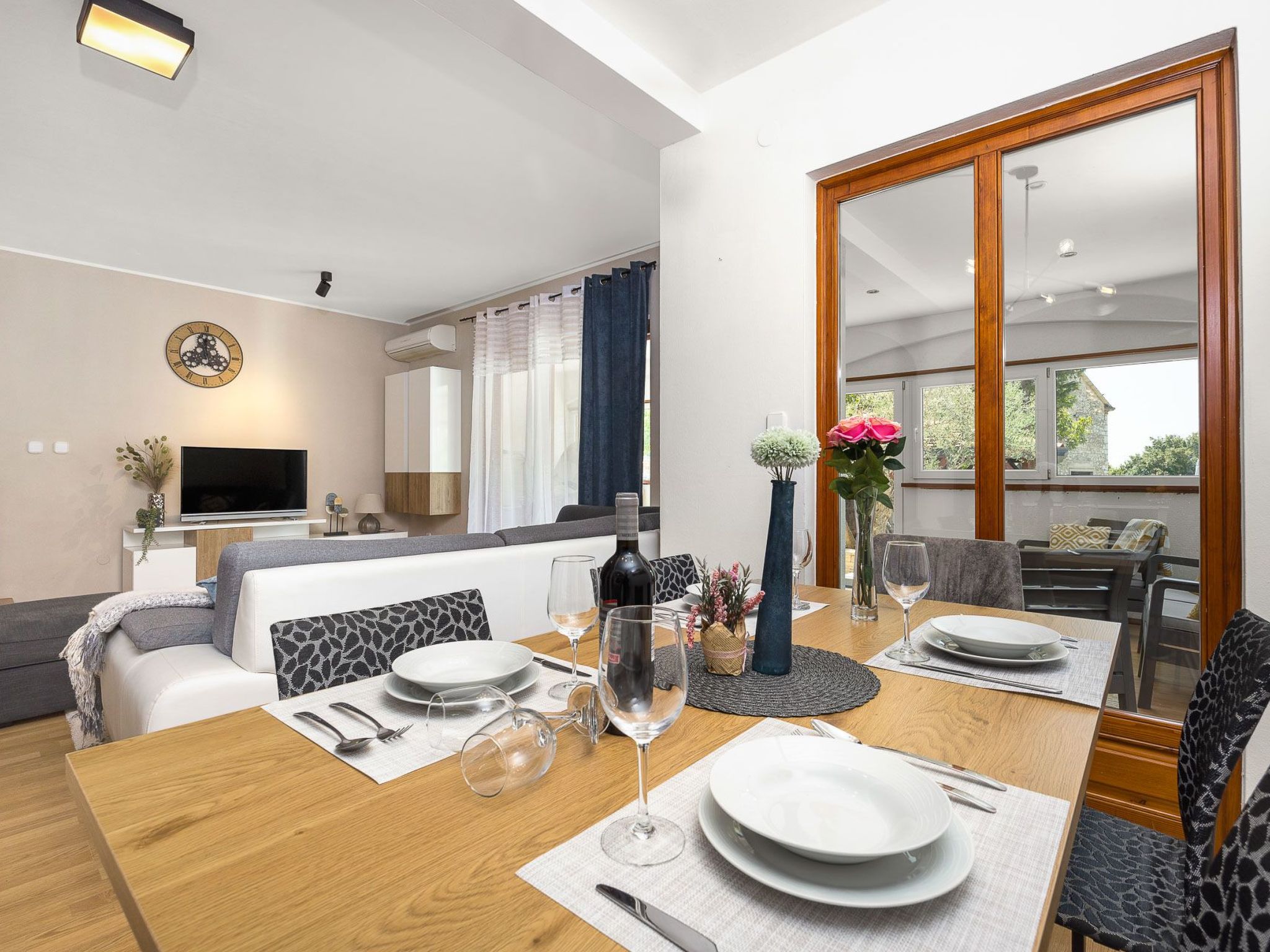 'Lara-Image-tags.info