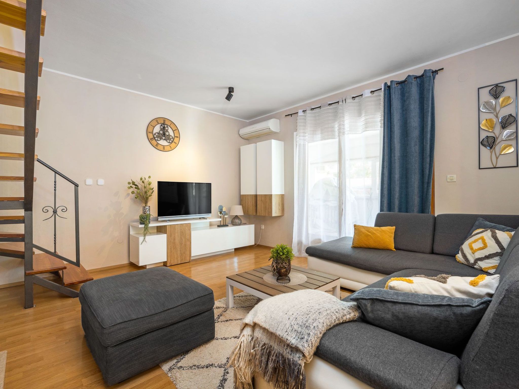 'Lara-Image-tags.info