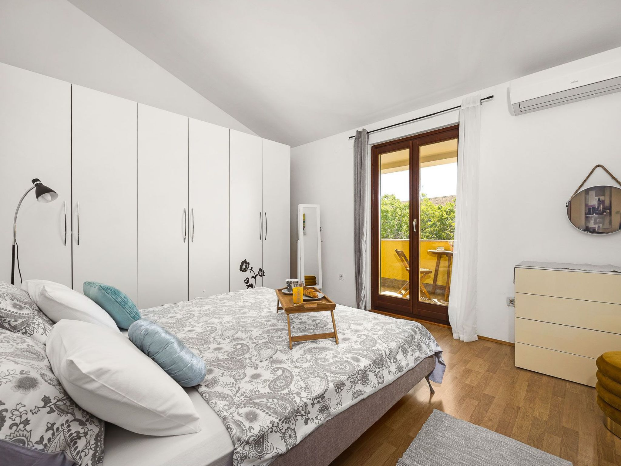 'Lara-Image-tags.info