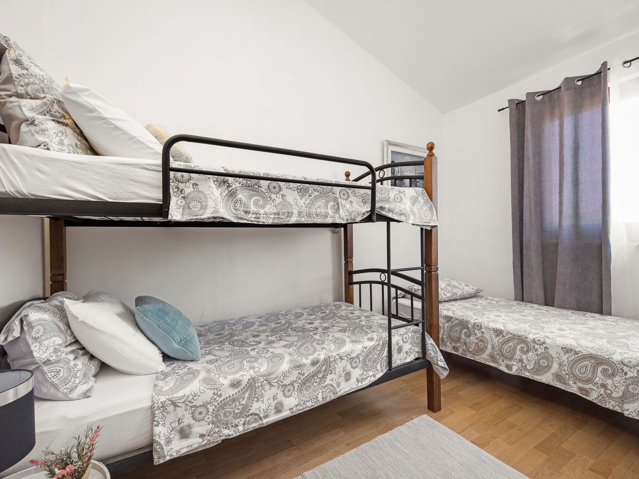 'Lara-Image-tags.info