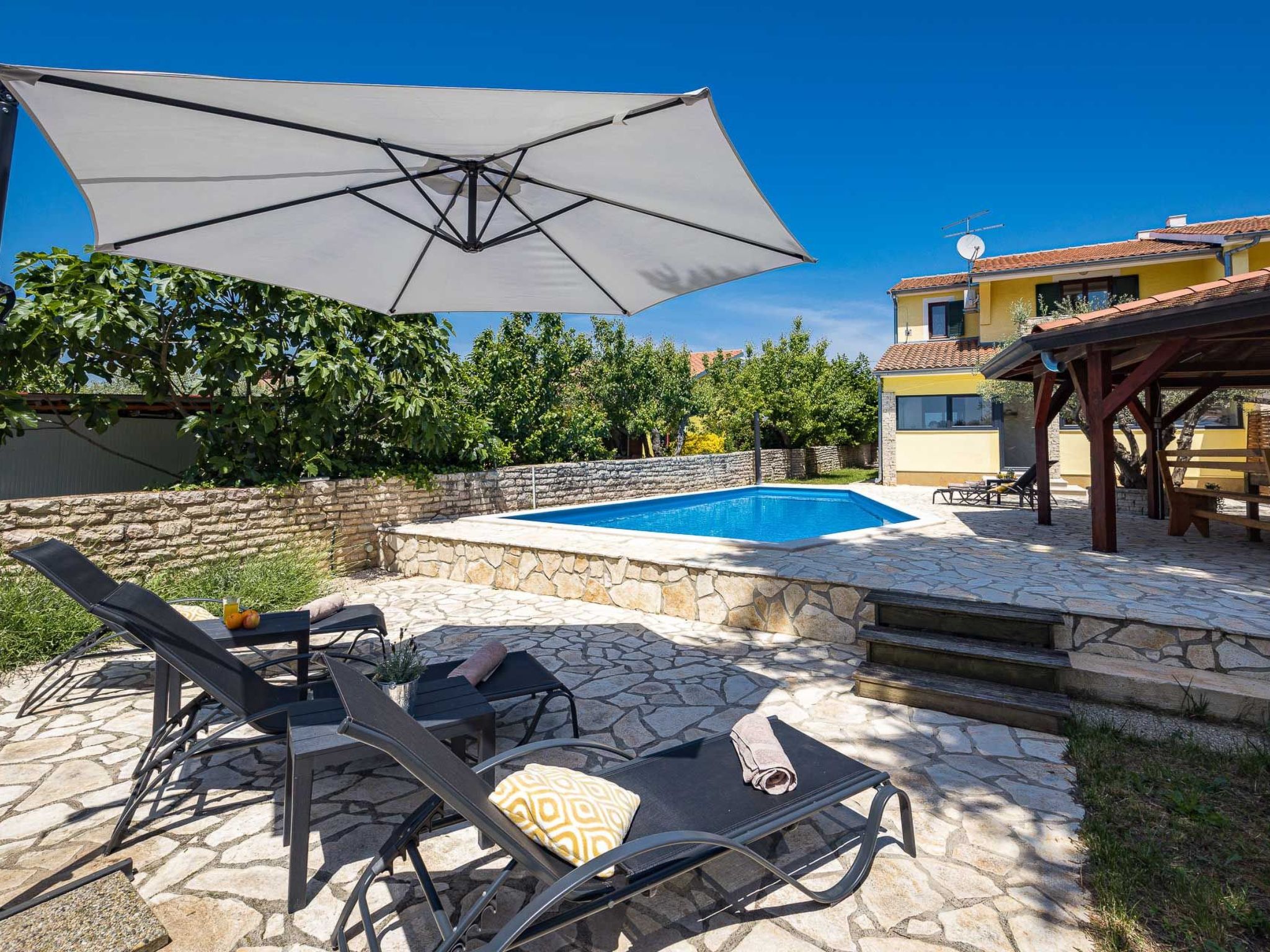 'Lara-Image-tags.info