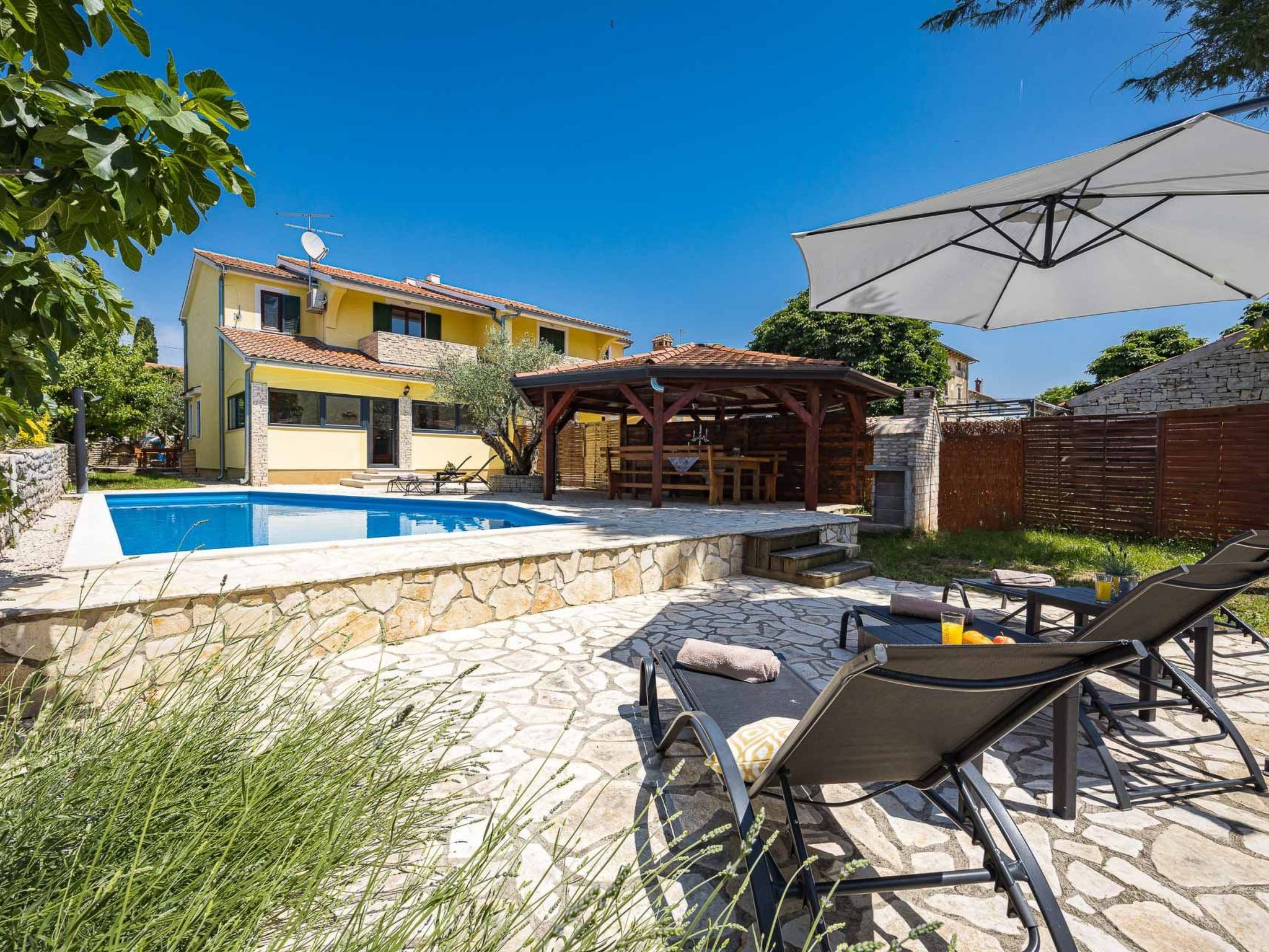 'Lara-Image-tags.info