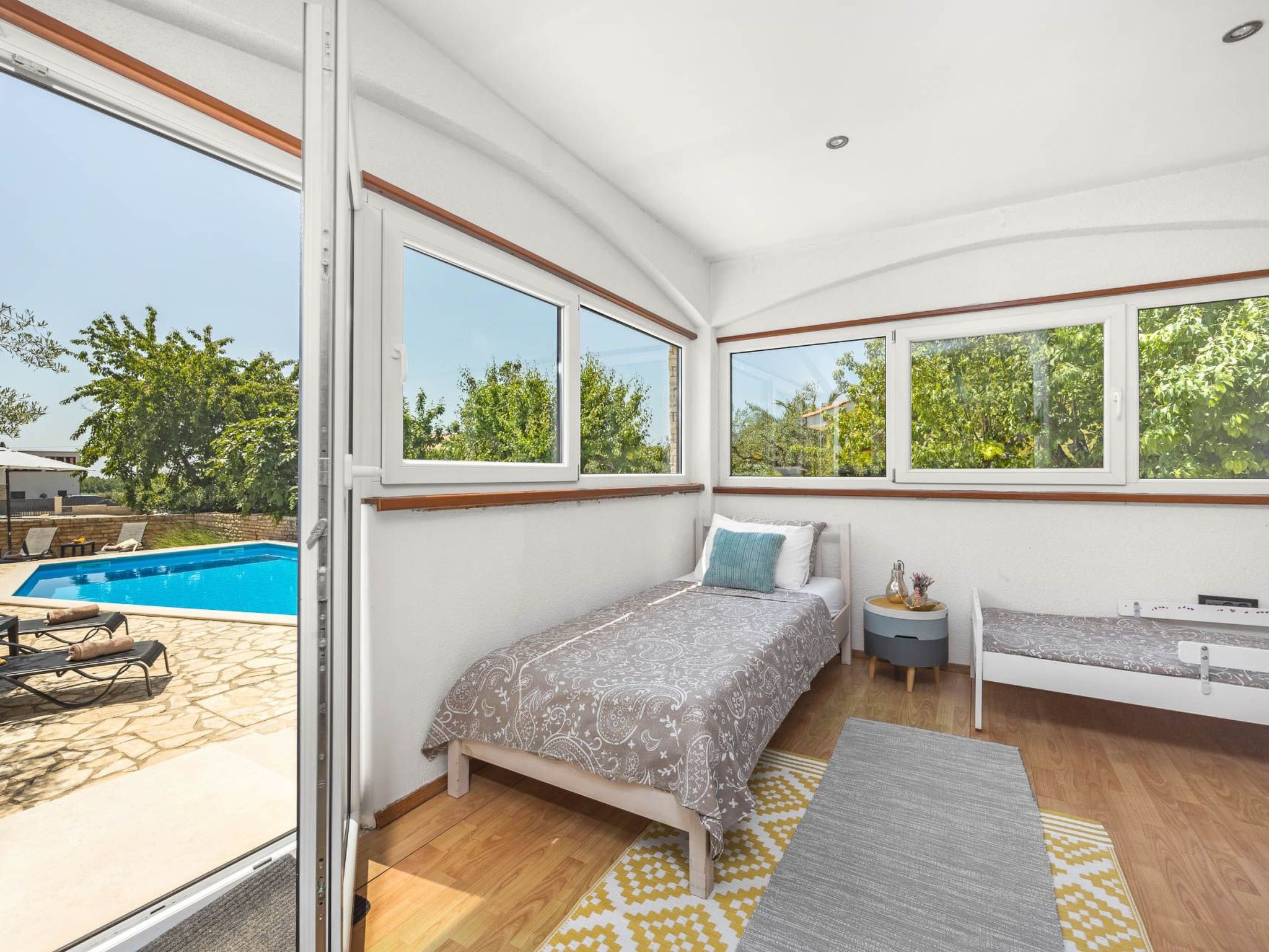 'Lara-Image-tags.info