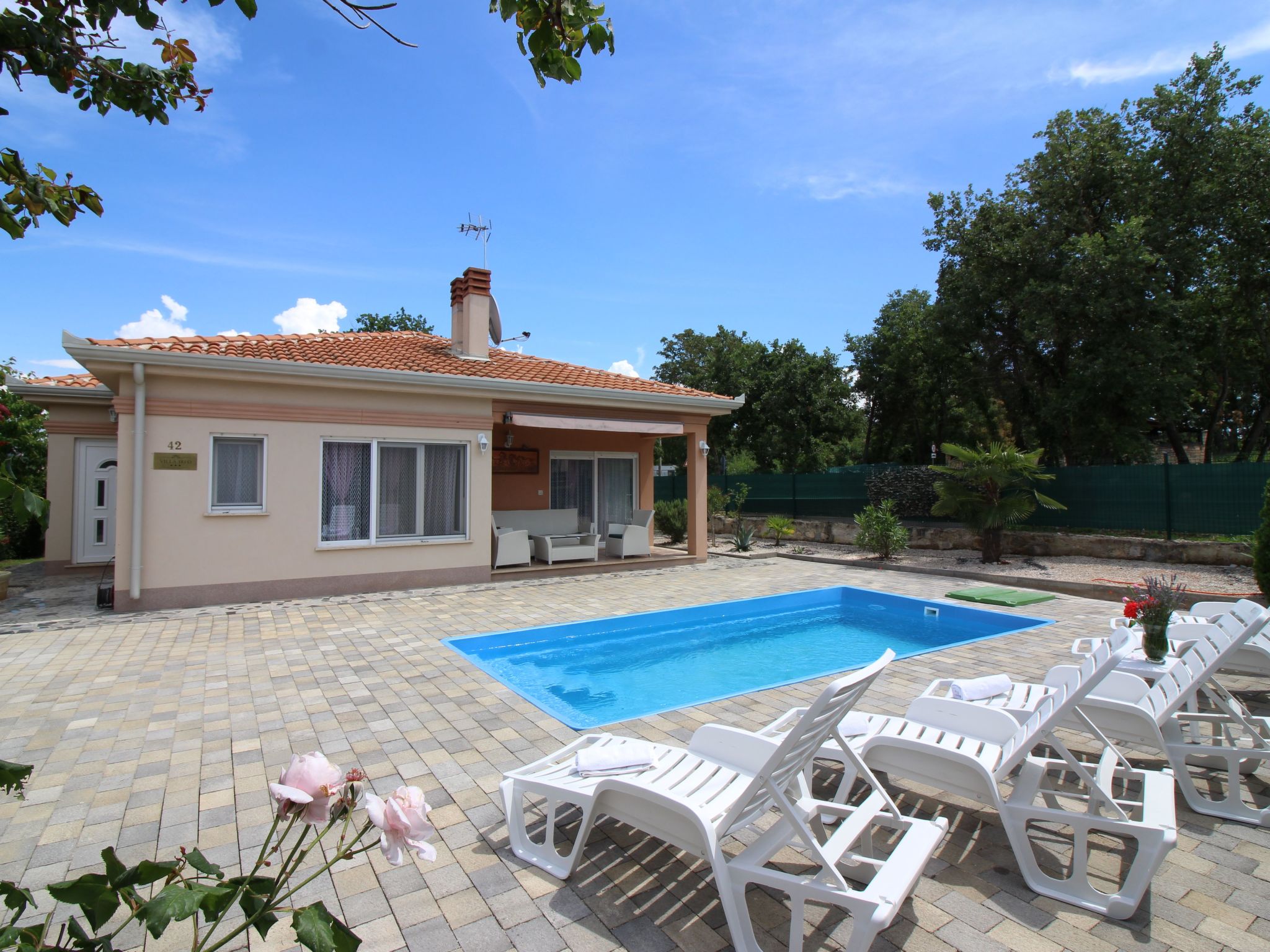 Villa Bianca mit Pool nah am Lanterna Resort
