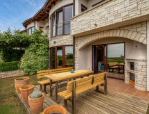 Bellavista: Luxe Vakantiehuis met Whirlpool en Zeezicht bij Poreč - thumbnail 3