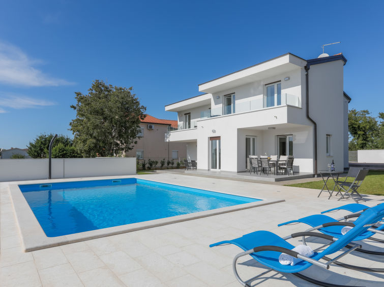 Ruim 10-persoons vakantiehuis met privézwembad in Nova Vas in Nova Vas