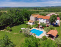 Knusse vakantiewoning met zwembad nabij Poreč - thumbnail 1