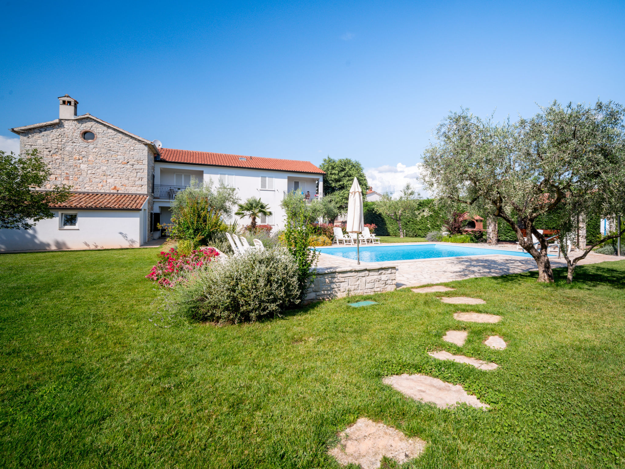Knus appartement Fiore nabij Poreč met zwembad en tuin - foto 15