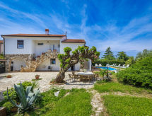 Villa Moj Mir: Ruim vakantiehuis voor 10 personen met privézwembad bij Poreč - thumbnail 1