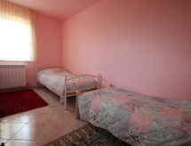 Ruim appartement voor 6 met tuin en BBQ nabij Poreč - thumbnail 3