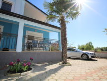 Ruim appartement voor 6 met tuin en BBQ nabij Poreč - thumbnail 5