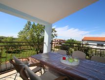 Ruim appartement voor 6 met tuin en BBQ nabij Poreč - thumbnail 1