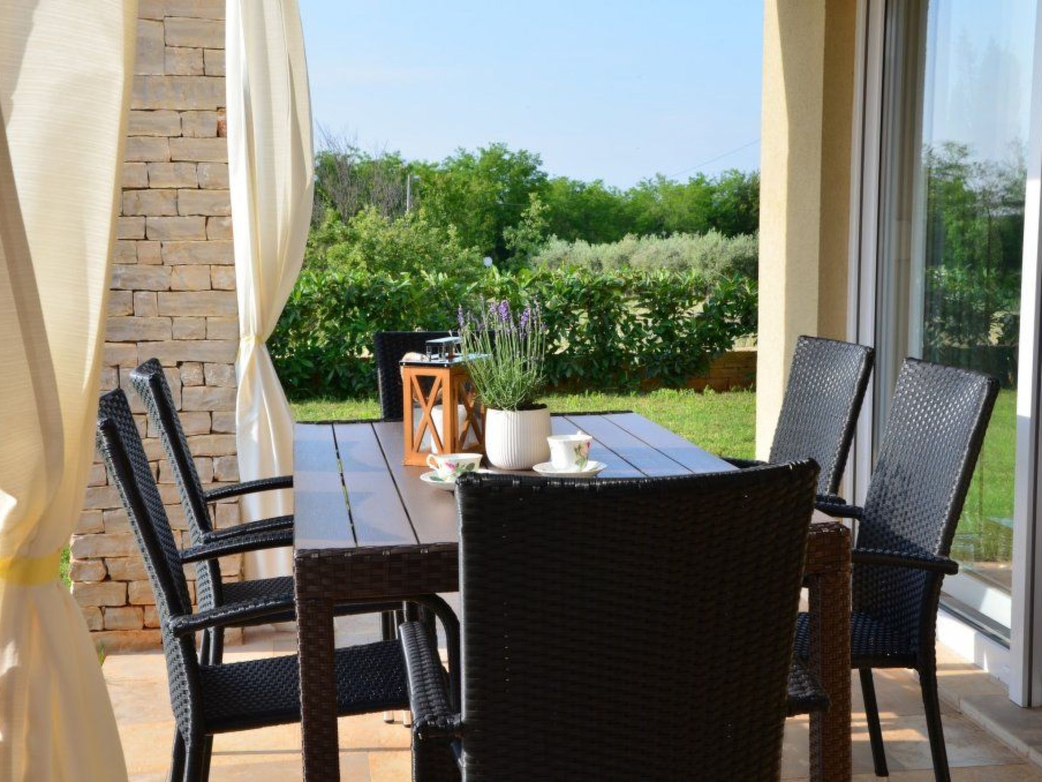 Mit Blick auf das Wasser