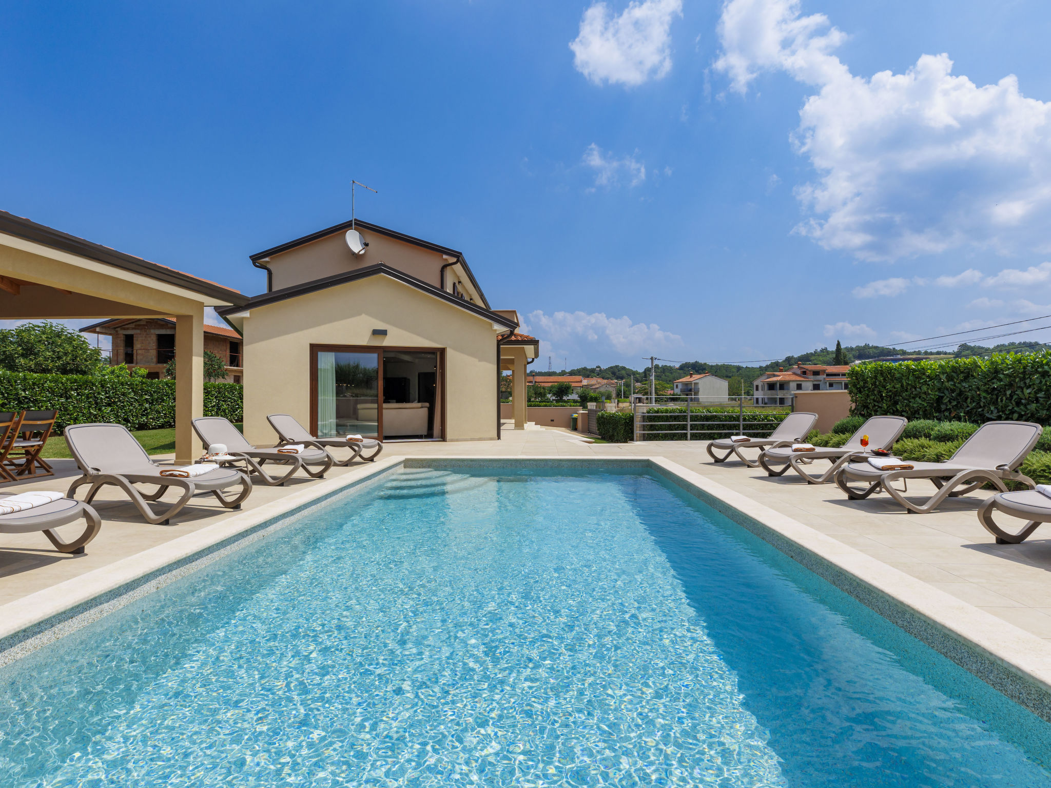 Alena — Pool Outdoor (3 of 36)