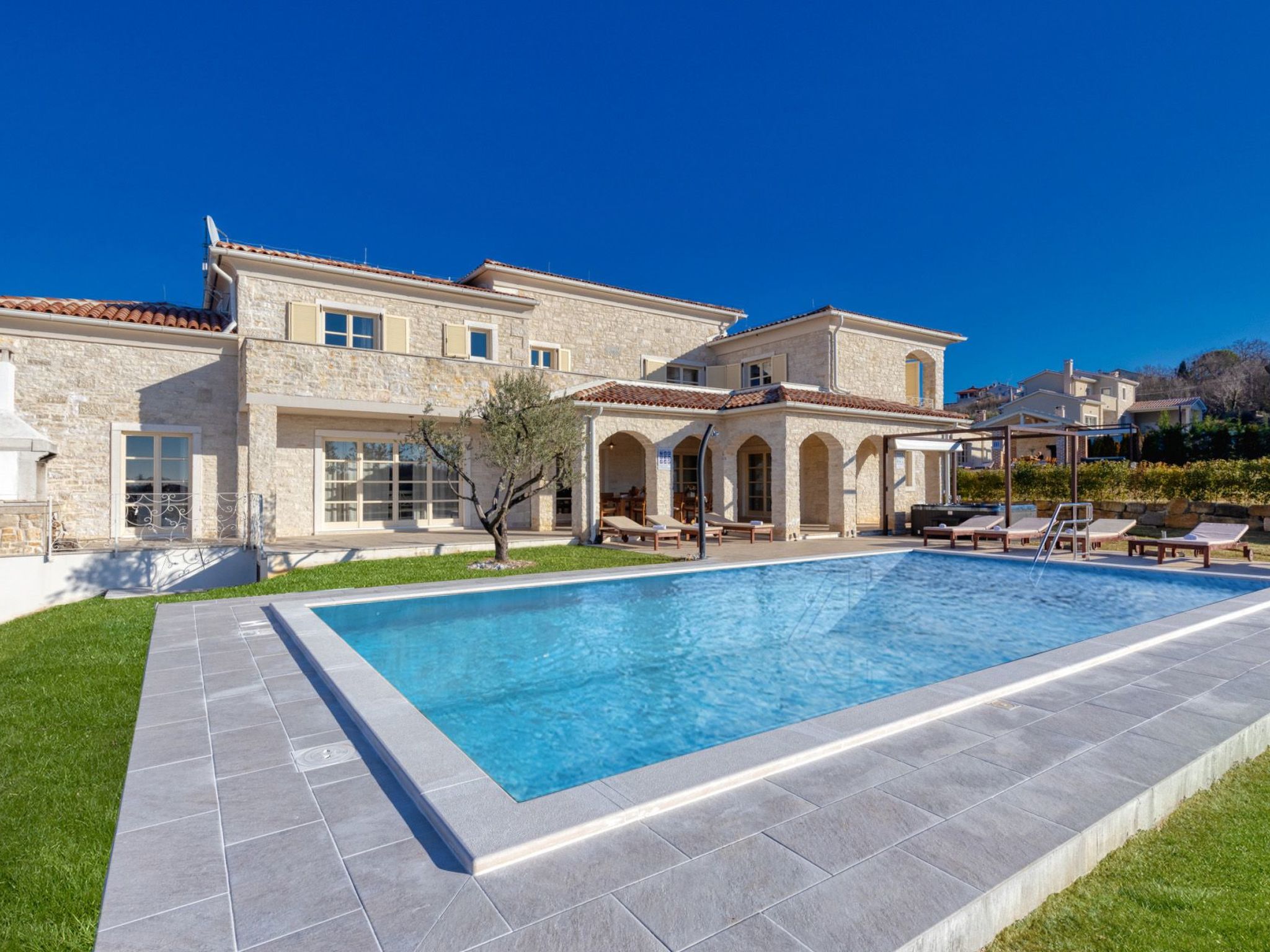 Mit Privatpool für 10 Personen ca. 400 m&sup2; in Bajkini, Istrien (Binnenland-Image-tags.info