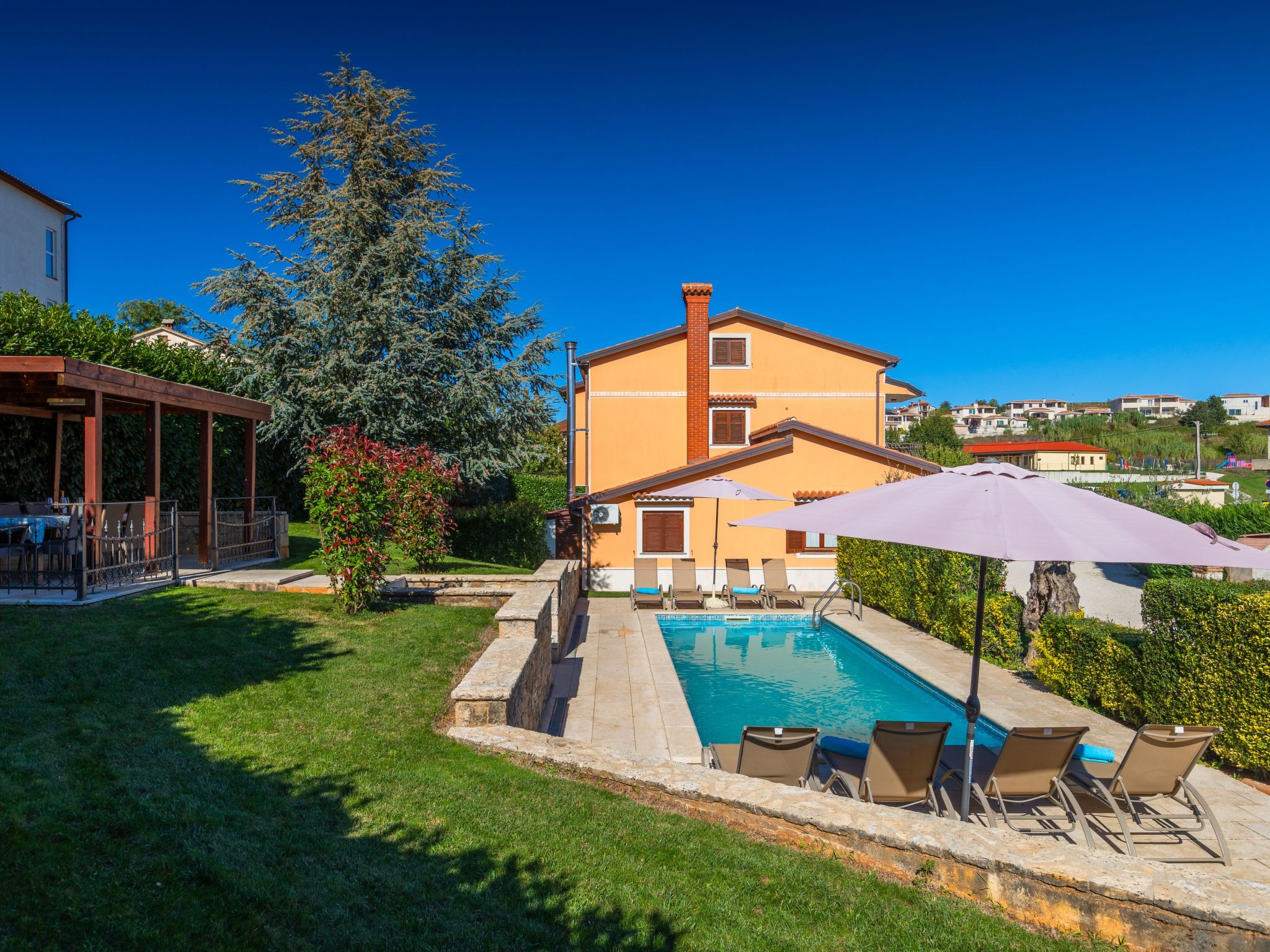 Vakantiehuis met omheinde tuin in Vizinada (Kroatië) 1 hond is welkom