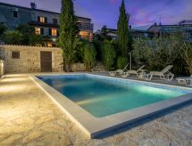 Wunderschön eingerichtete Villa mit Pool und Garten
