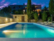 Wunderschön eingerichtete Villa mit Pool und Garten
